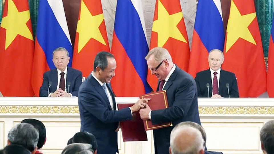 Vietnam Airlines signs MoU on cooperation with VTB Bank of Russia